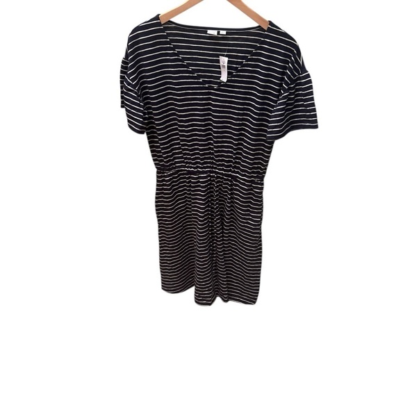 GAP Dresses & Skirts - NWT GAP Black and White Striped dress that cinches in the middle